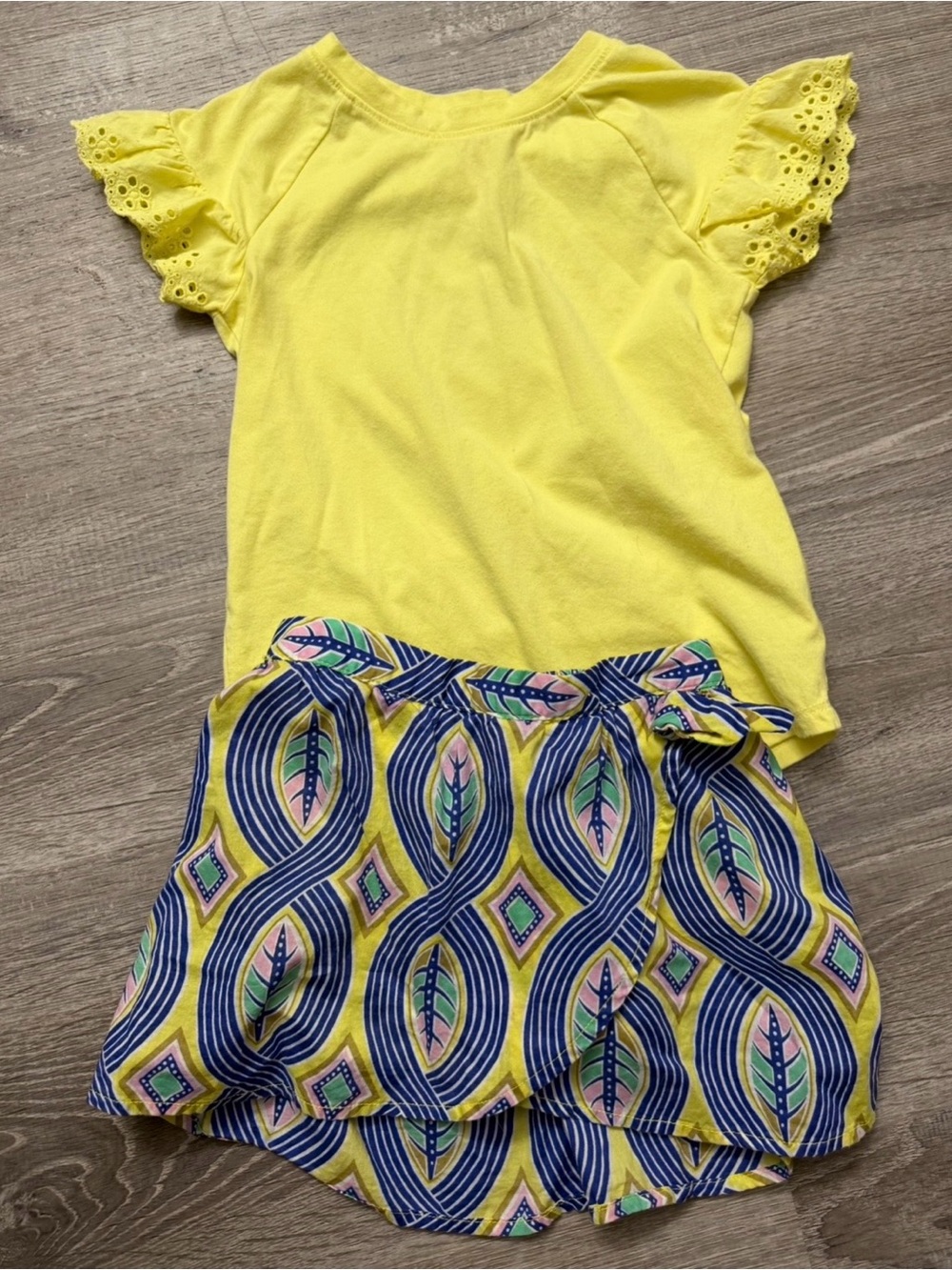 Yellow Flutter Sleeve Top & Patterned Skort Kids Matching Set